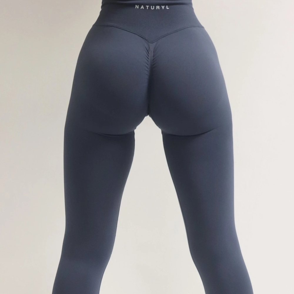Naturyl by Nikyee Heaton seamless leggings- Ribbed Navy